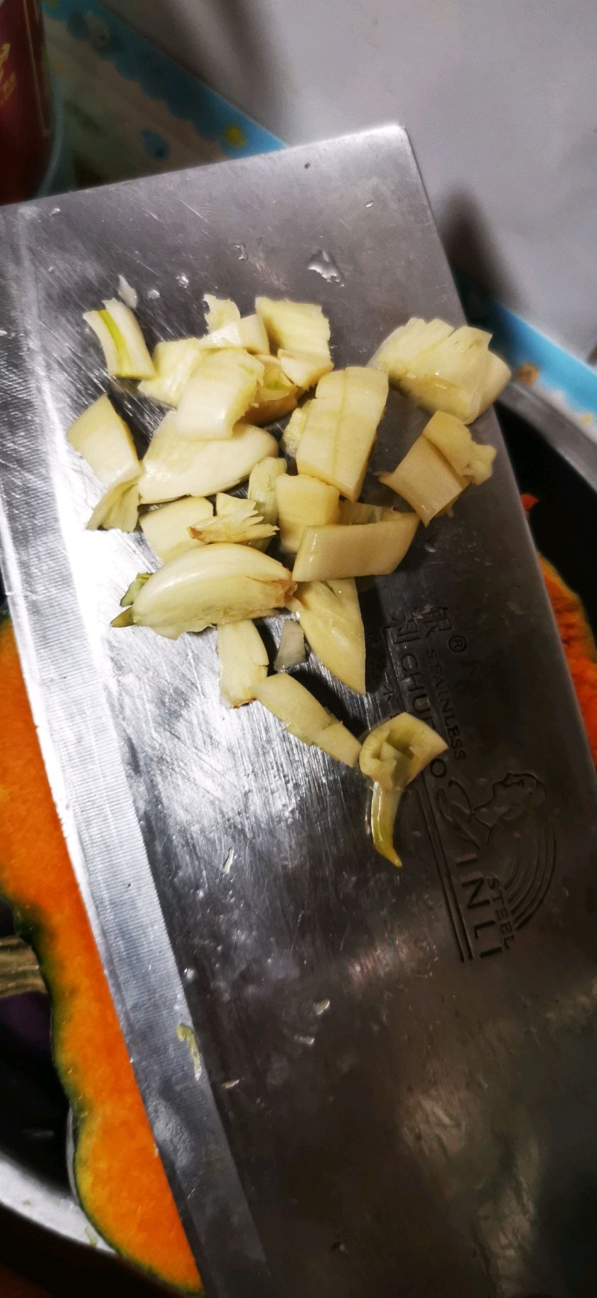 简单易学的洋白菜手掰肠炒饼