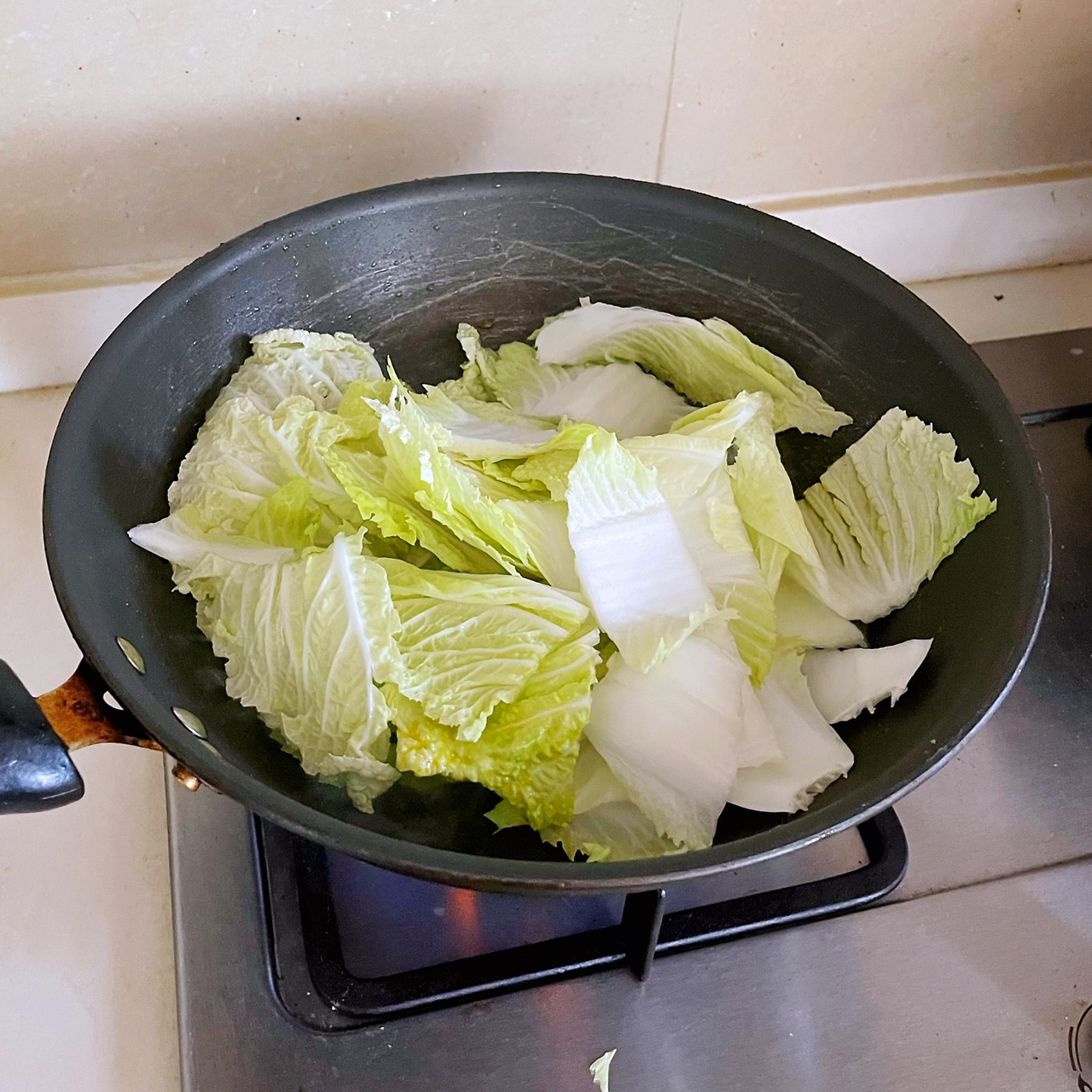 简单易做的鸡蛋白菜烧油渣