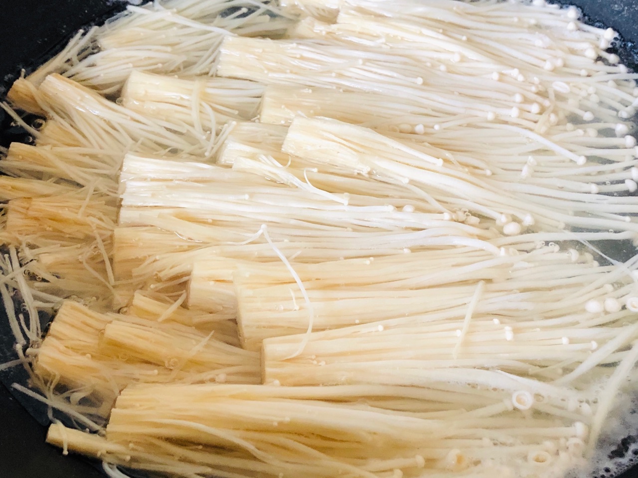简单营养的豆腐皮包菇