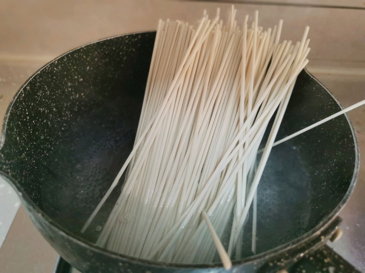 简单又好吃的青椒鸡蛋面