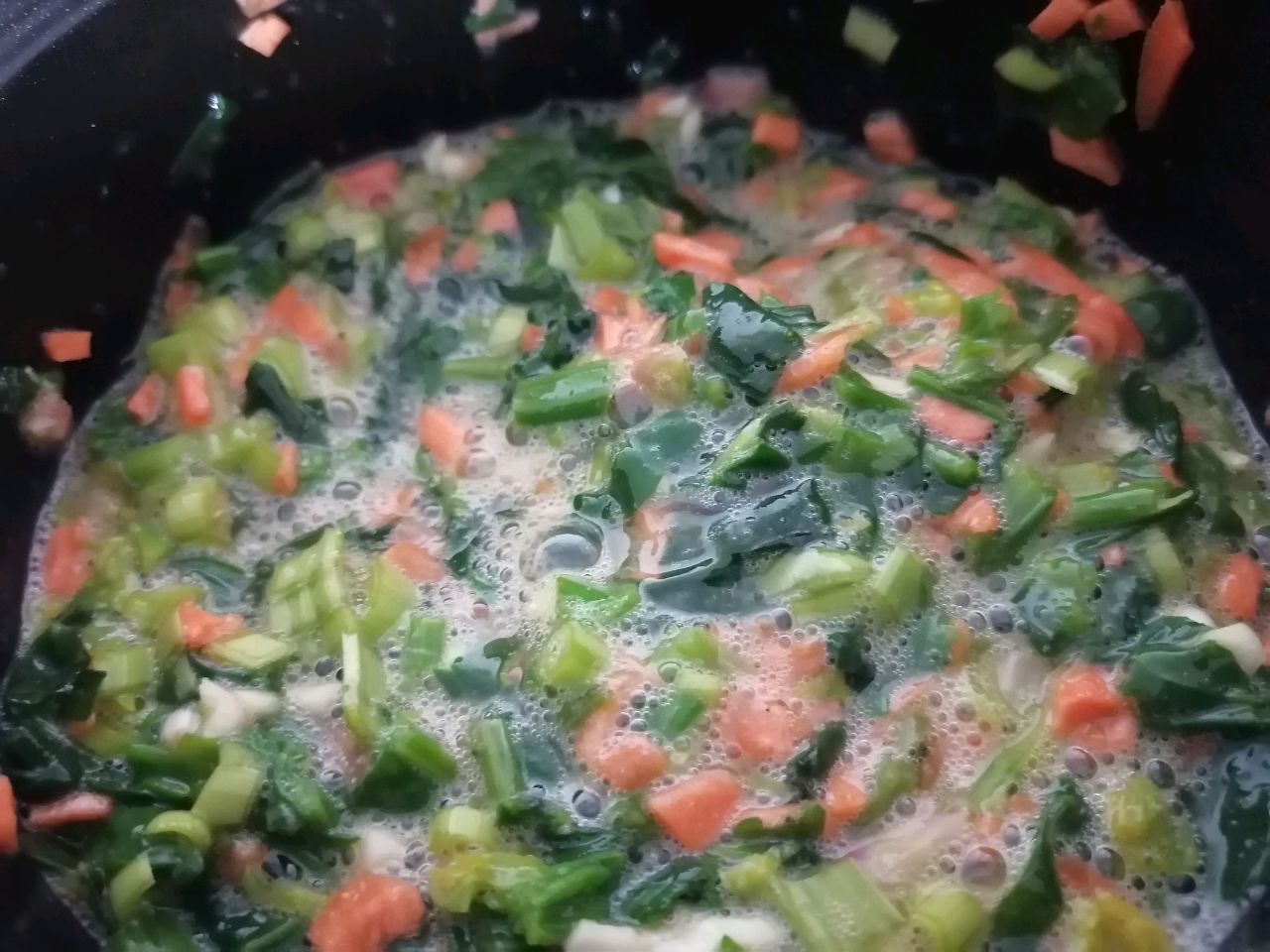 减肥必备菠菜胡萝卜鸡蛋饼