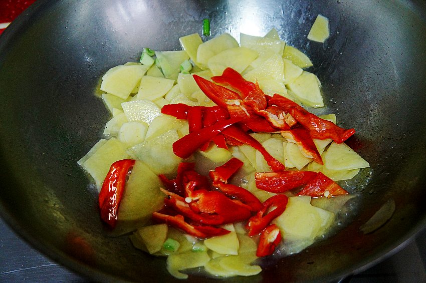 尖椒炒土豆片