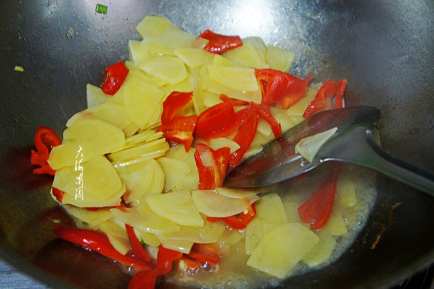 尖椒炒土豆片