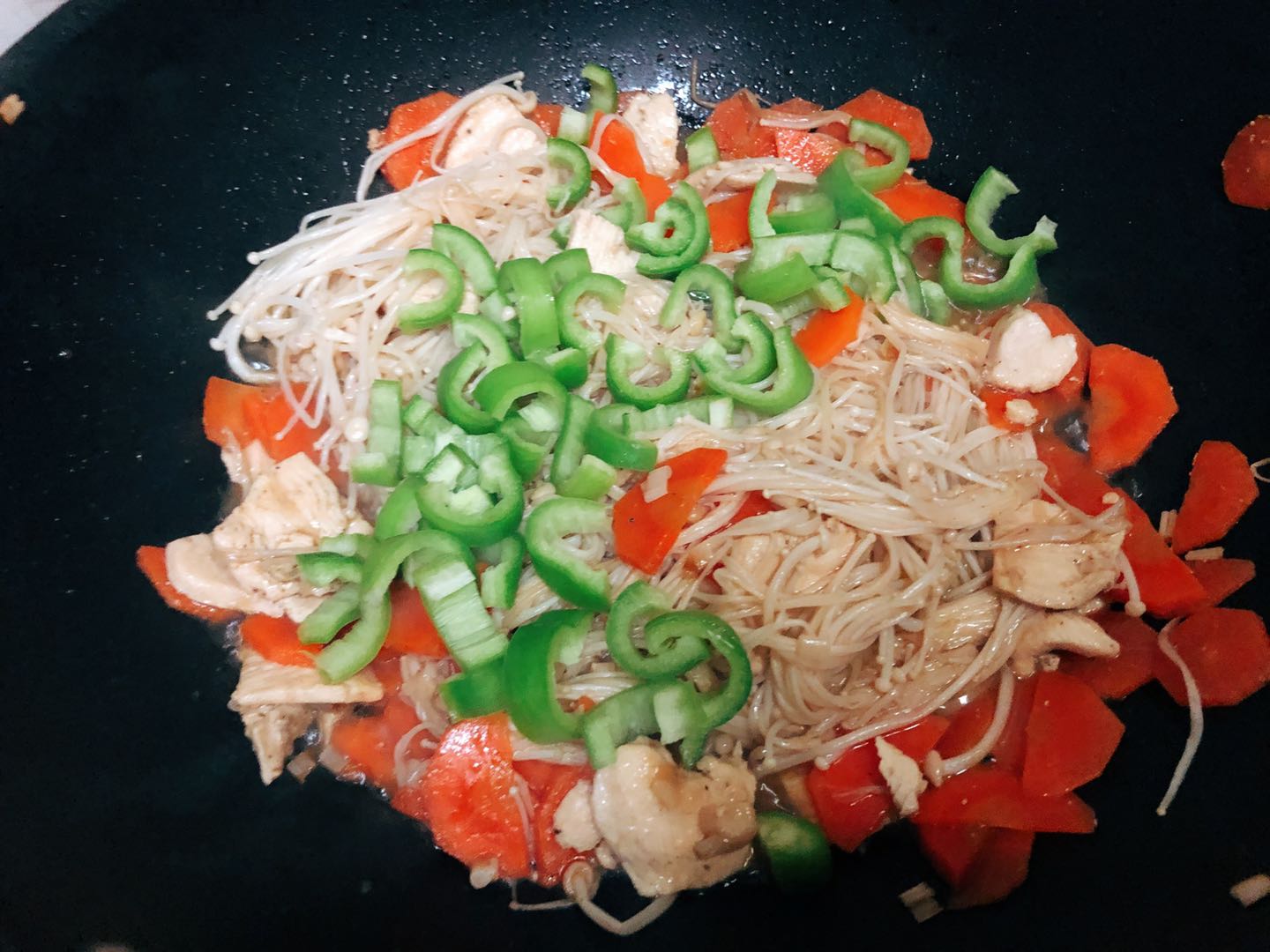 尖椒胡萝卜炒金针菇