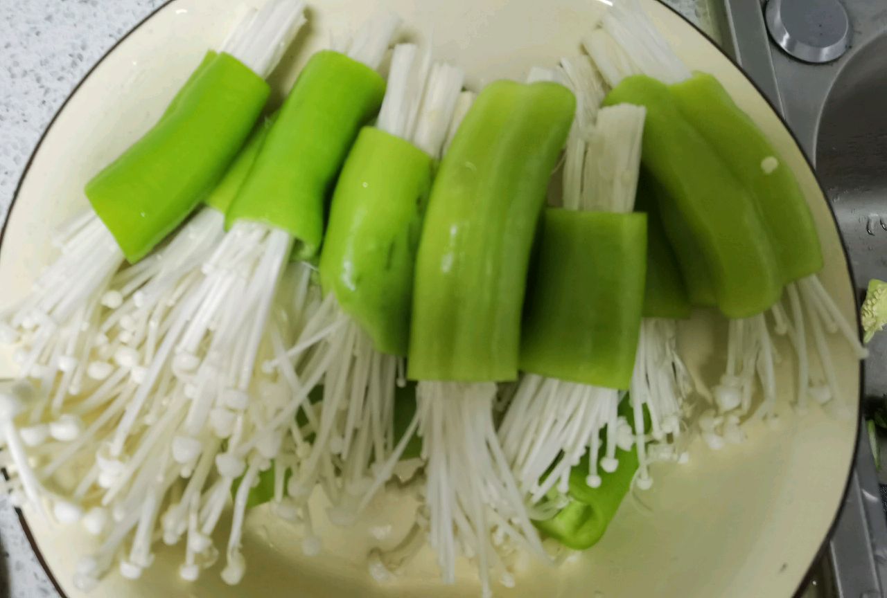 尖椒酿金针菇
