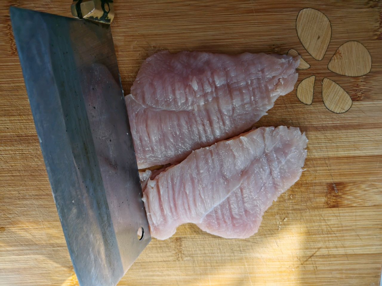 煎蒜香鸡胸肉