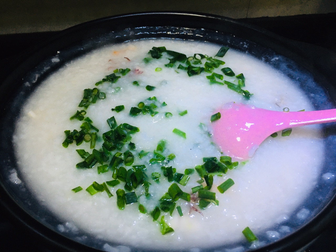简易生蚝虾仁鱿鱼砂锅粥