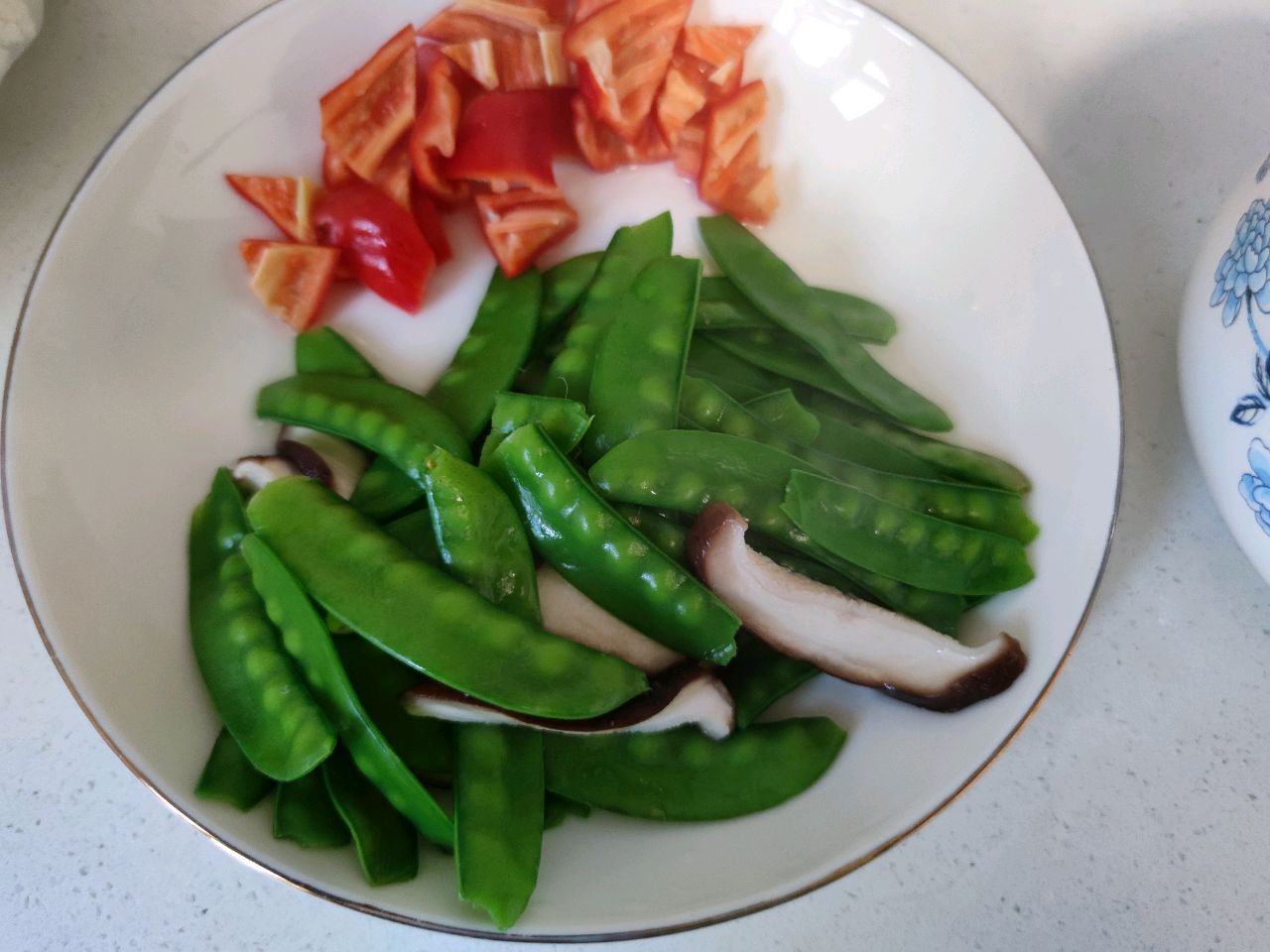 减脂餐：荷兰豆香菇炒肉片