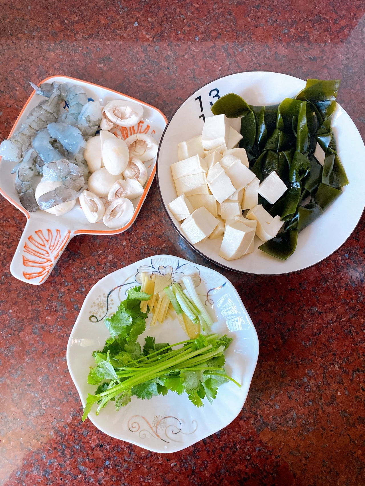 减脂排油，超级鲜嫩的海带豆腐虾仁汤