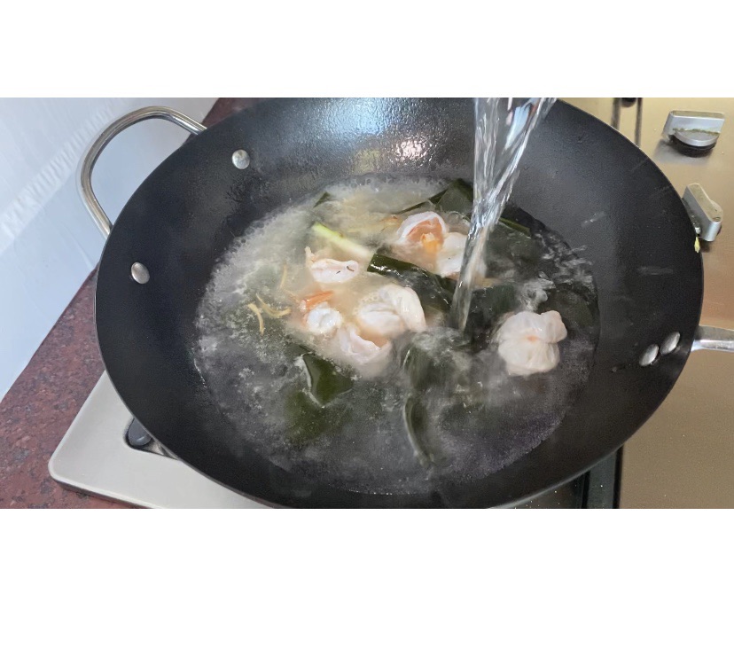 减脂排油，超级鲜嫩的海带豆腐虾仁汤
