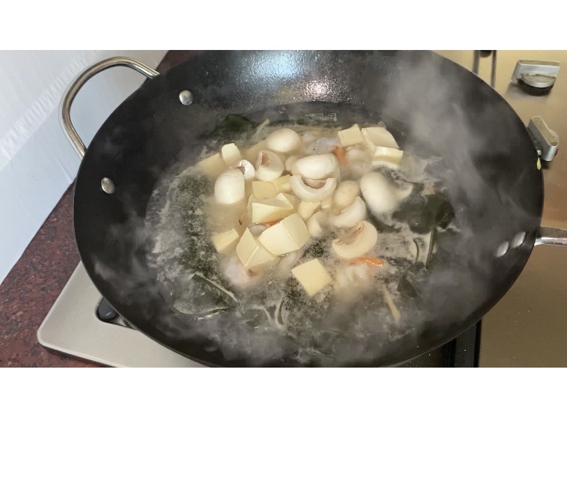 减脂排油，超级鲜嫩的海带豆腐虾仁汤
