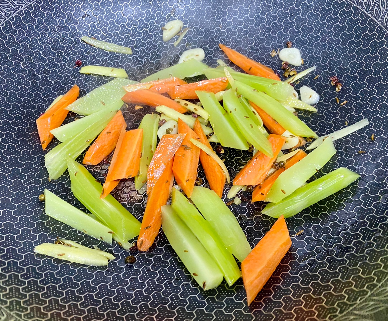 【酱爆鱿鱼须】