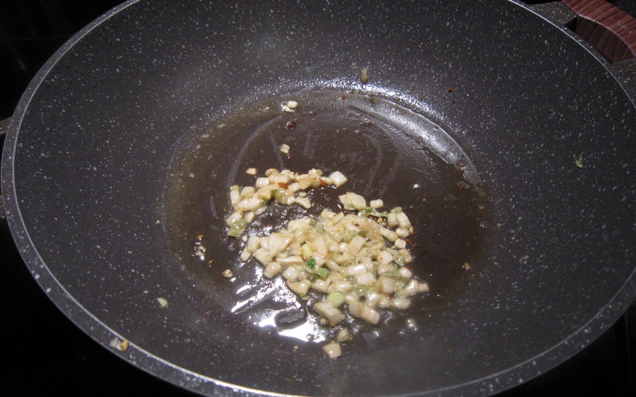 姜葱铺鸡肉