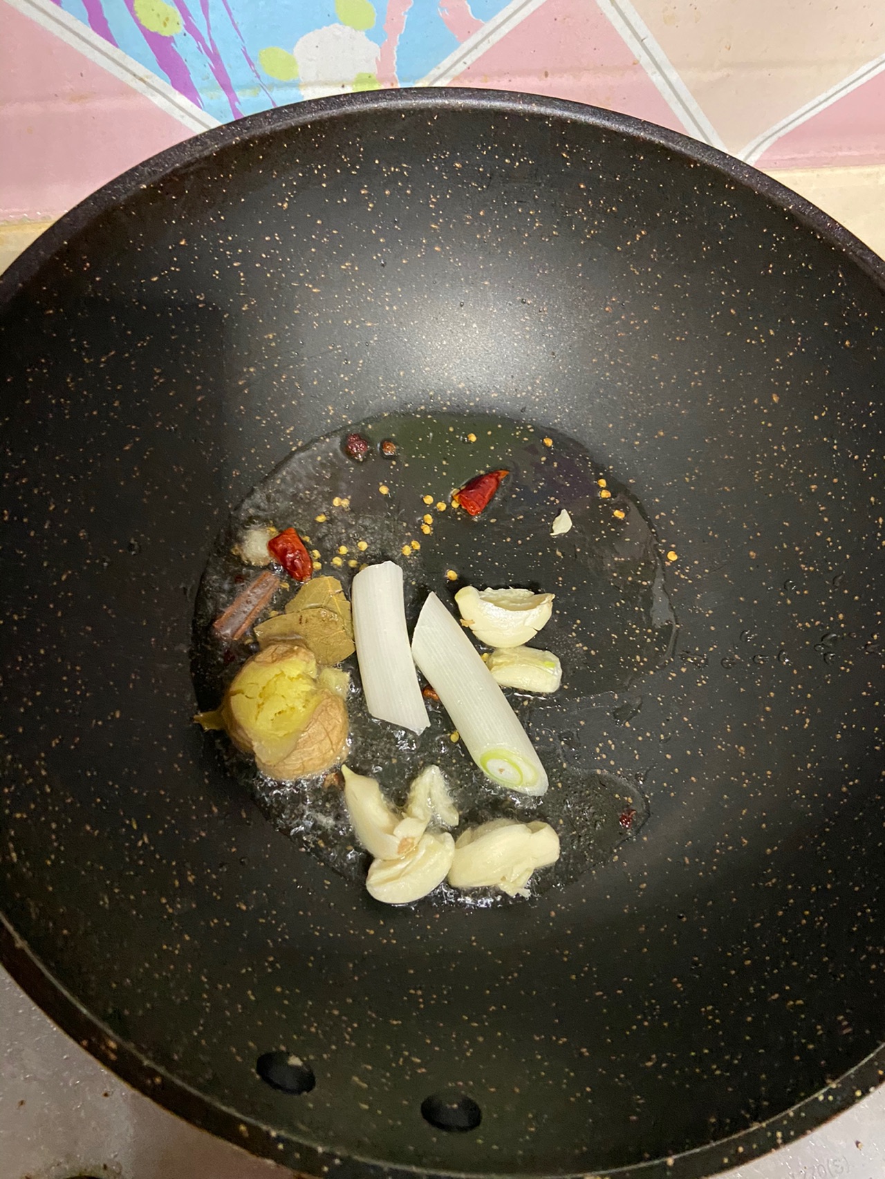 酱焖鸭腿蒸花卷