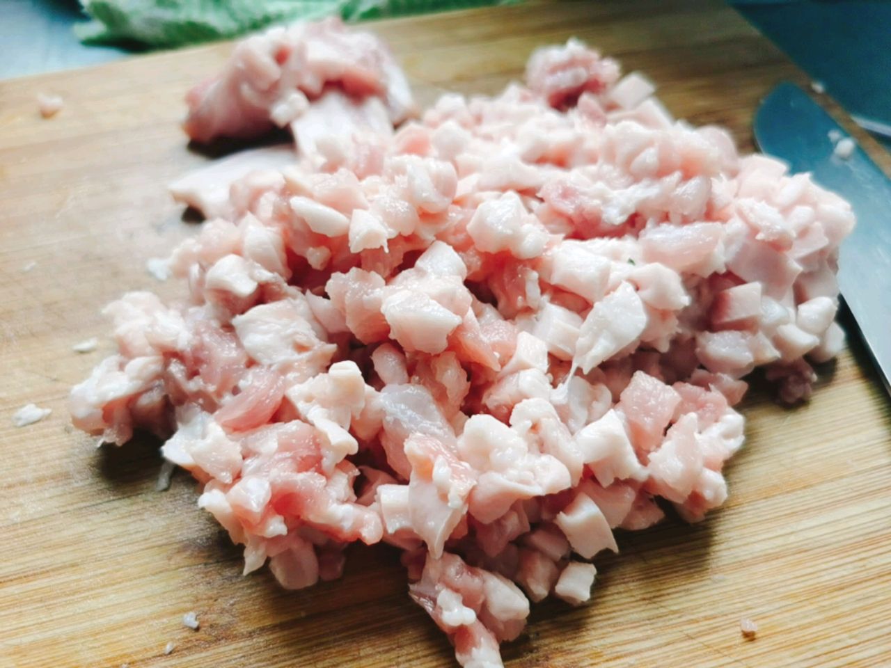 酱肉干菜包