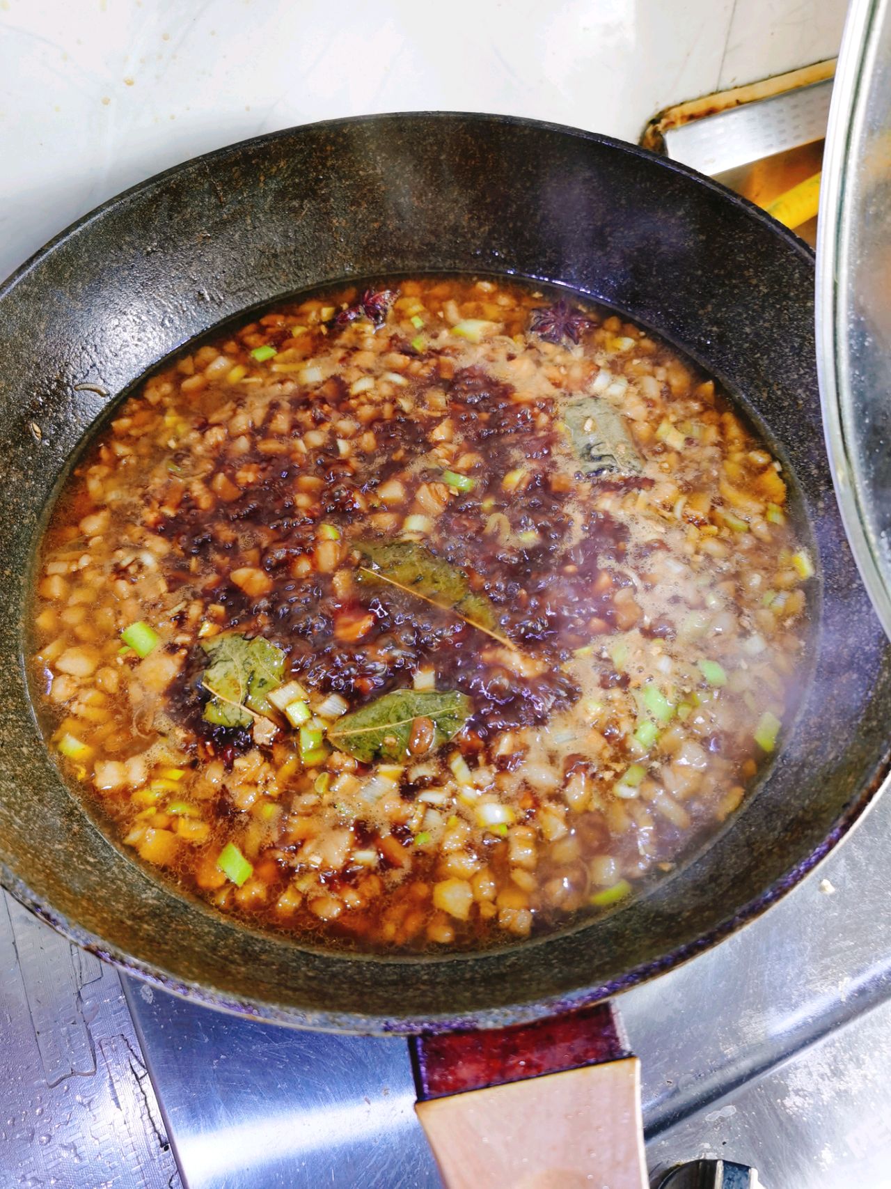酱肉干菜包