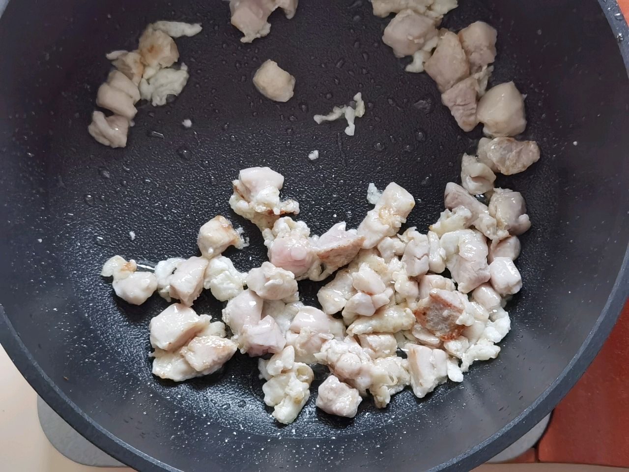 酱烧桃仁鸡丁