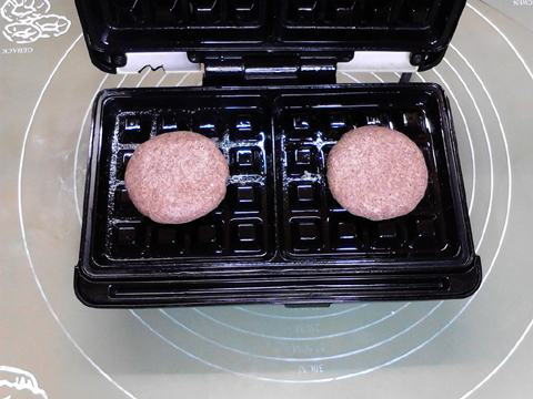酱腿芝士黑全麦格子华夫饼