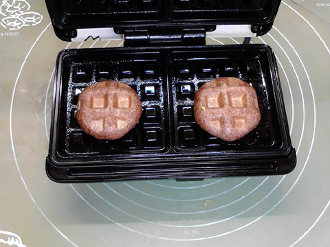 酱腿芝士黑全麦格子华夫饼