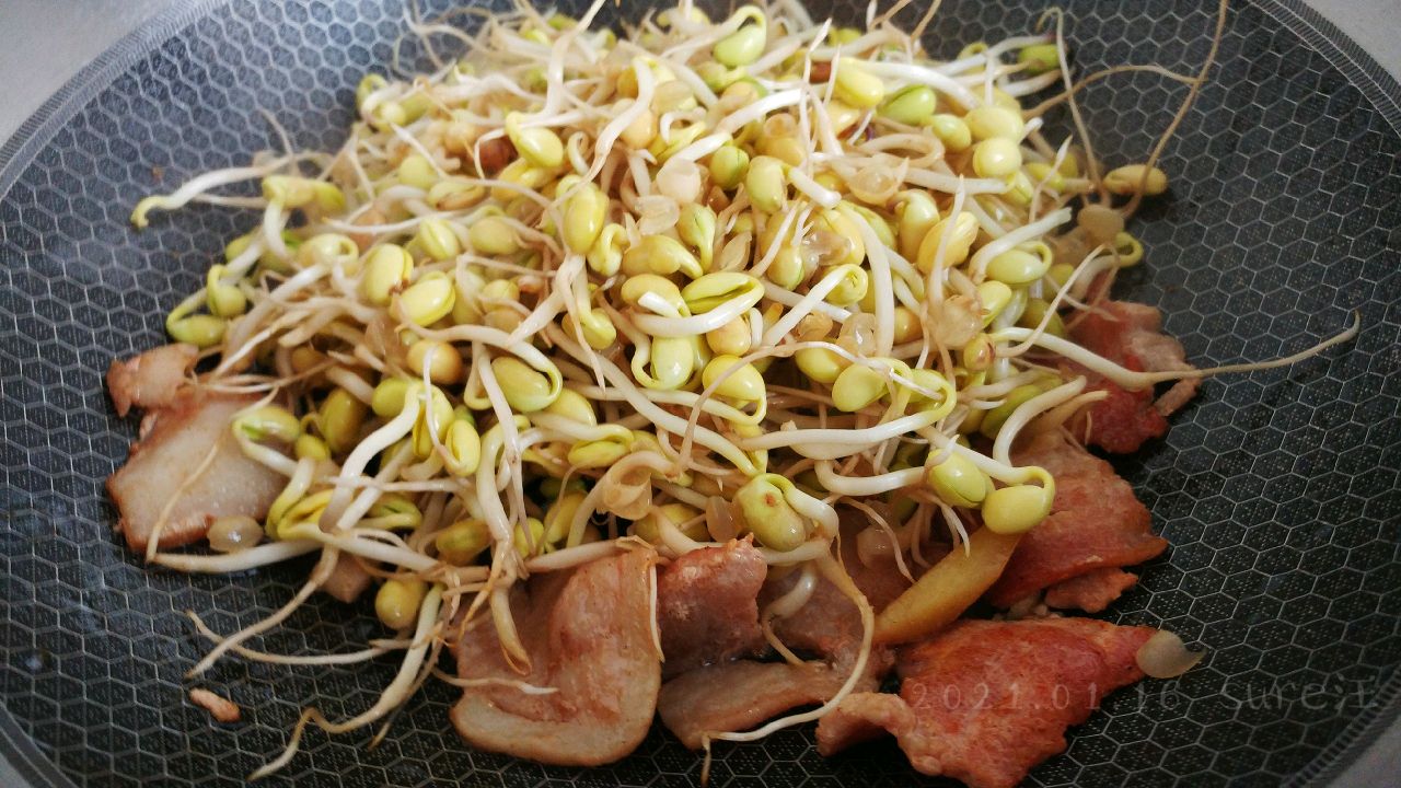 酱香豆芽烧肉粉