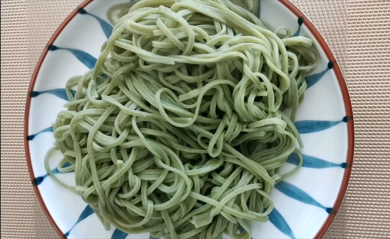 酱香鸡蛋海藻面