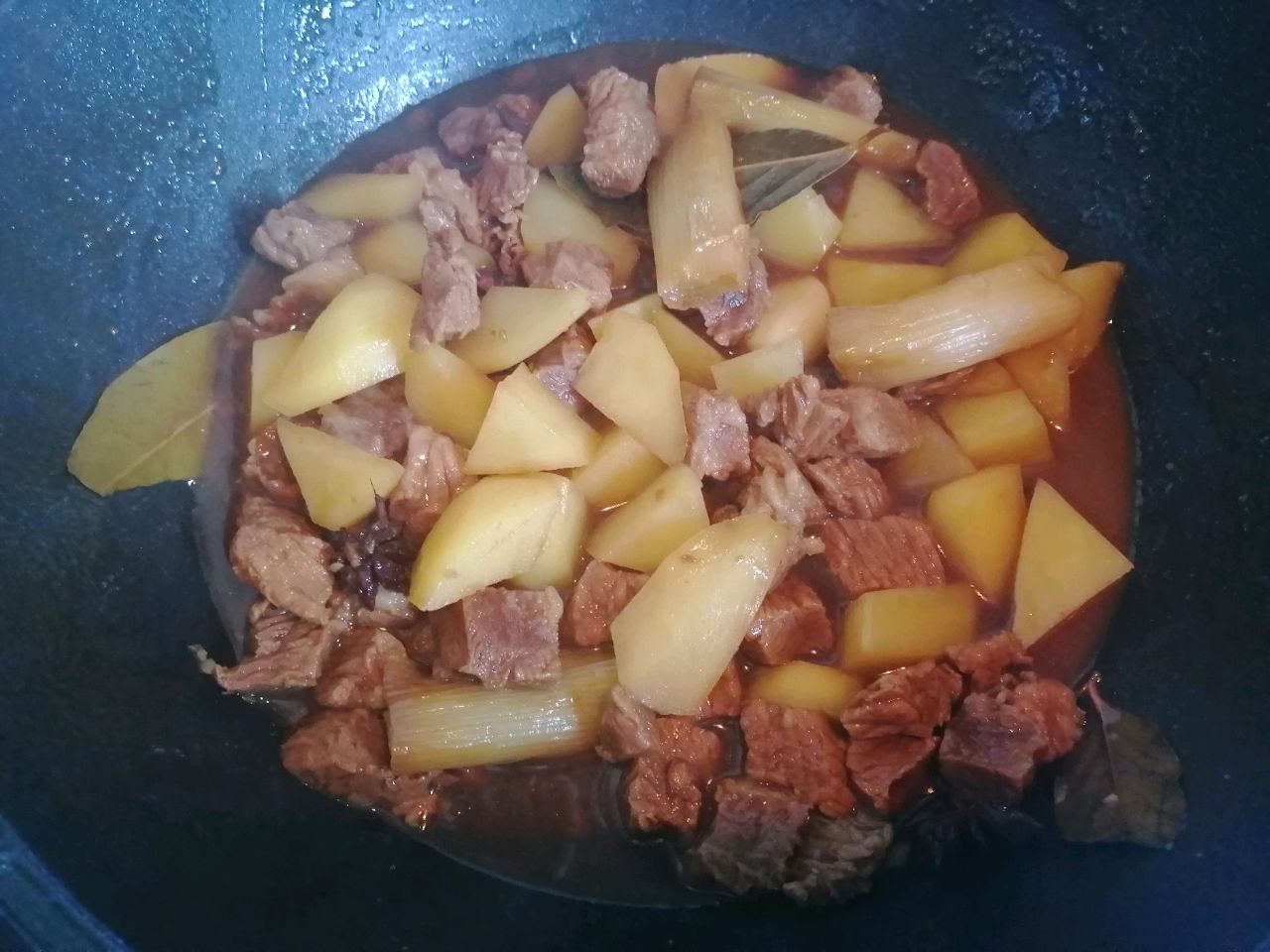 酱香牛肉焖土豆