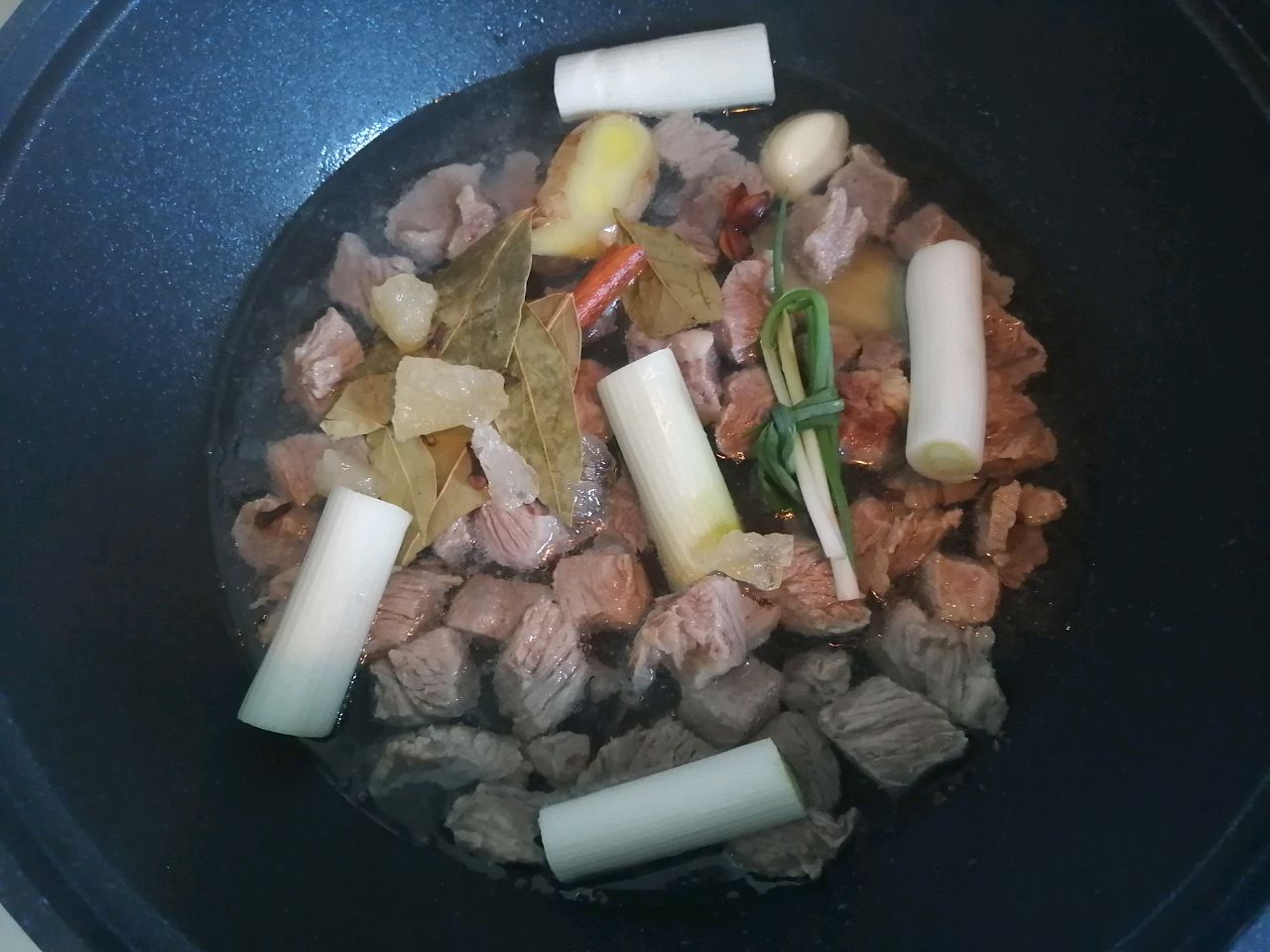 酱香牛肉焖土豆