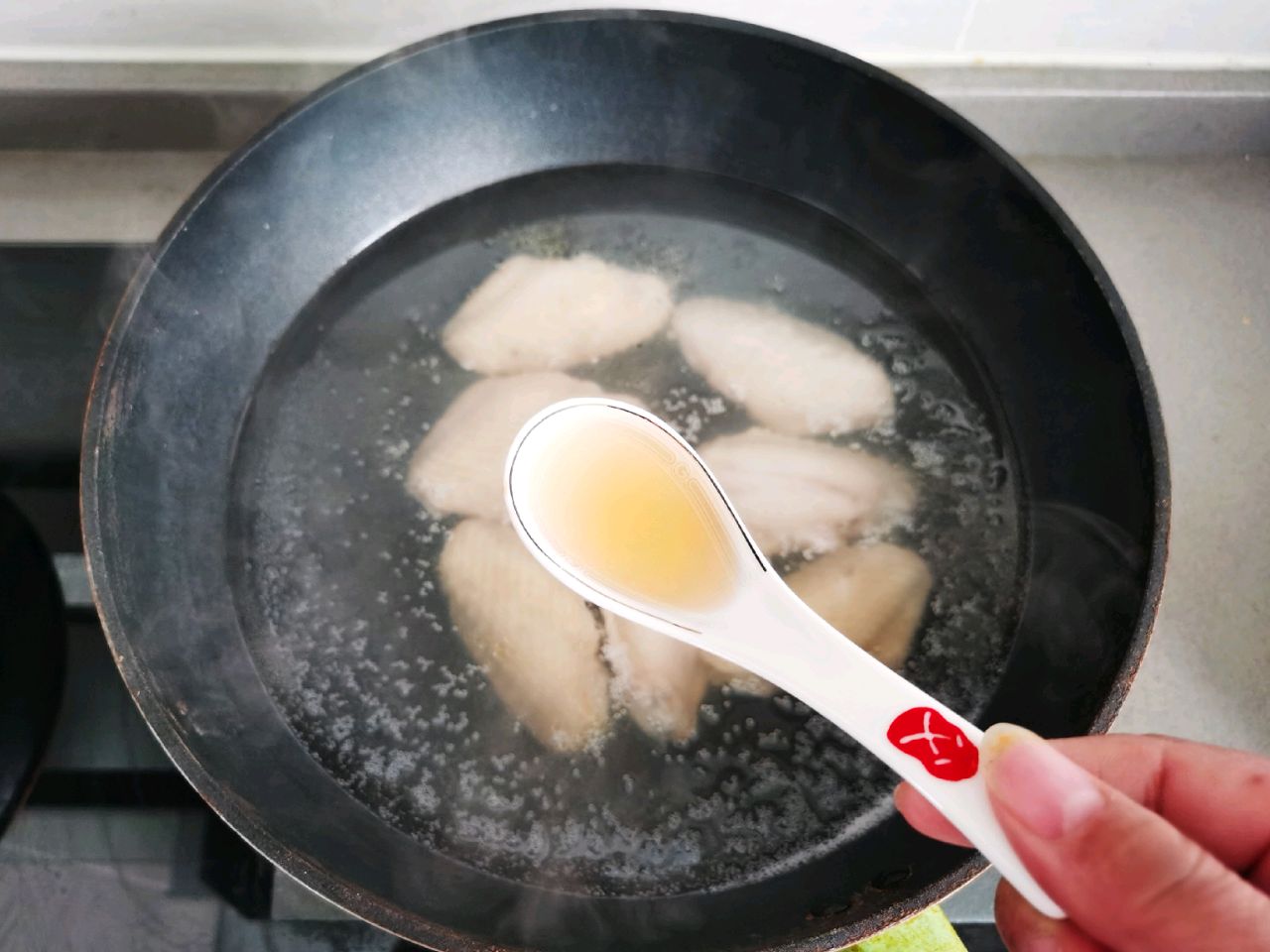 酱香浓郁的红烧鸡翅