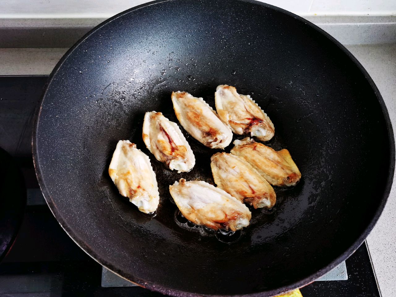 酱香浓郁的红烧鸡翅