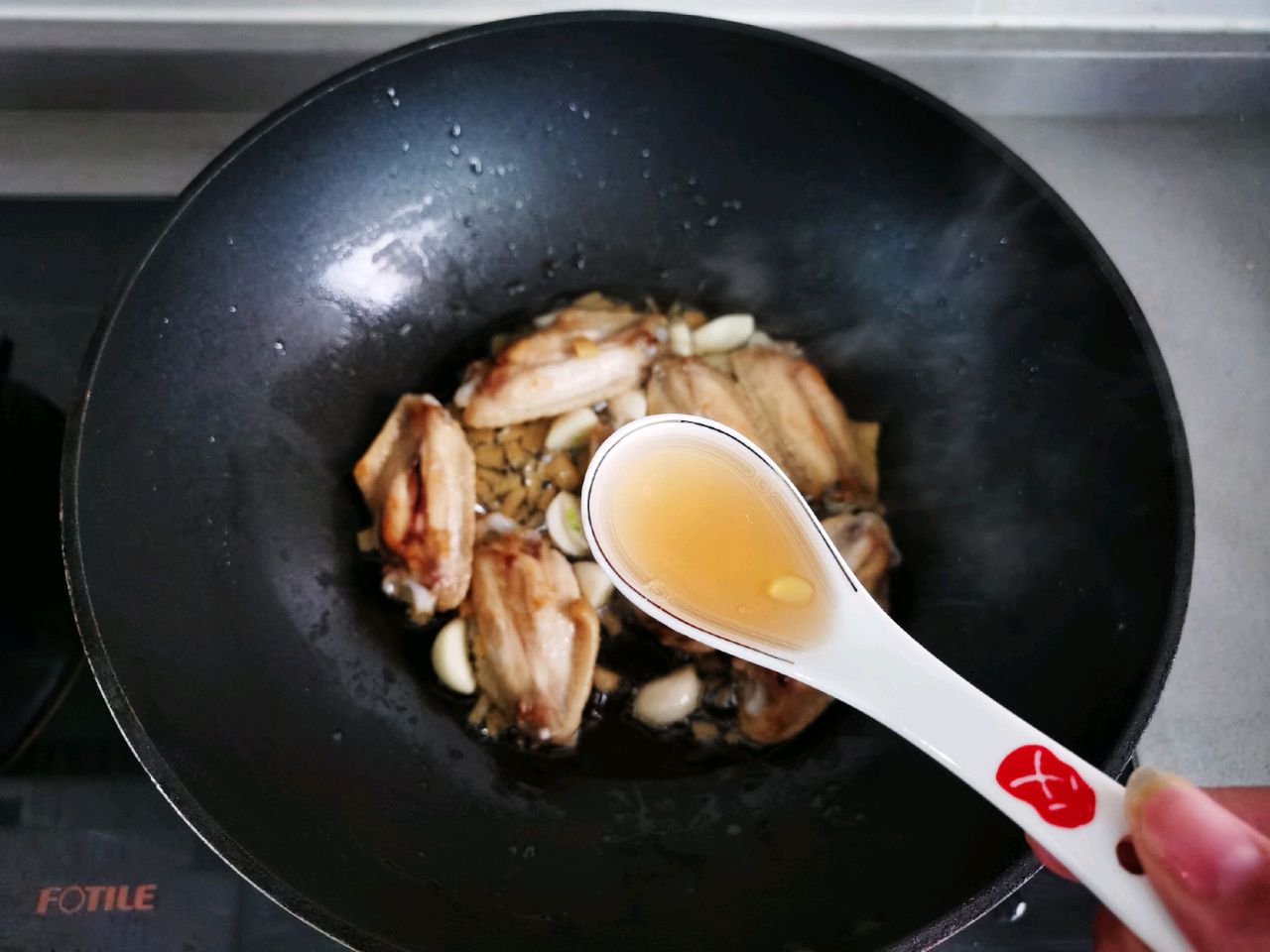 酱香浓郁的红烧鸡翅