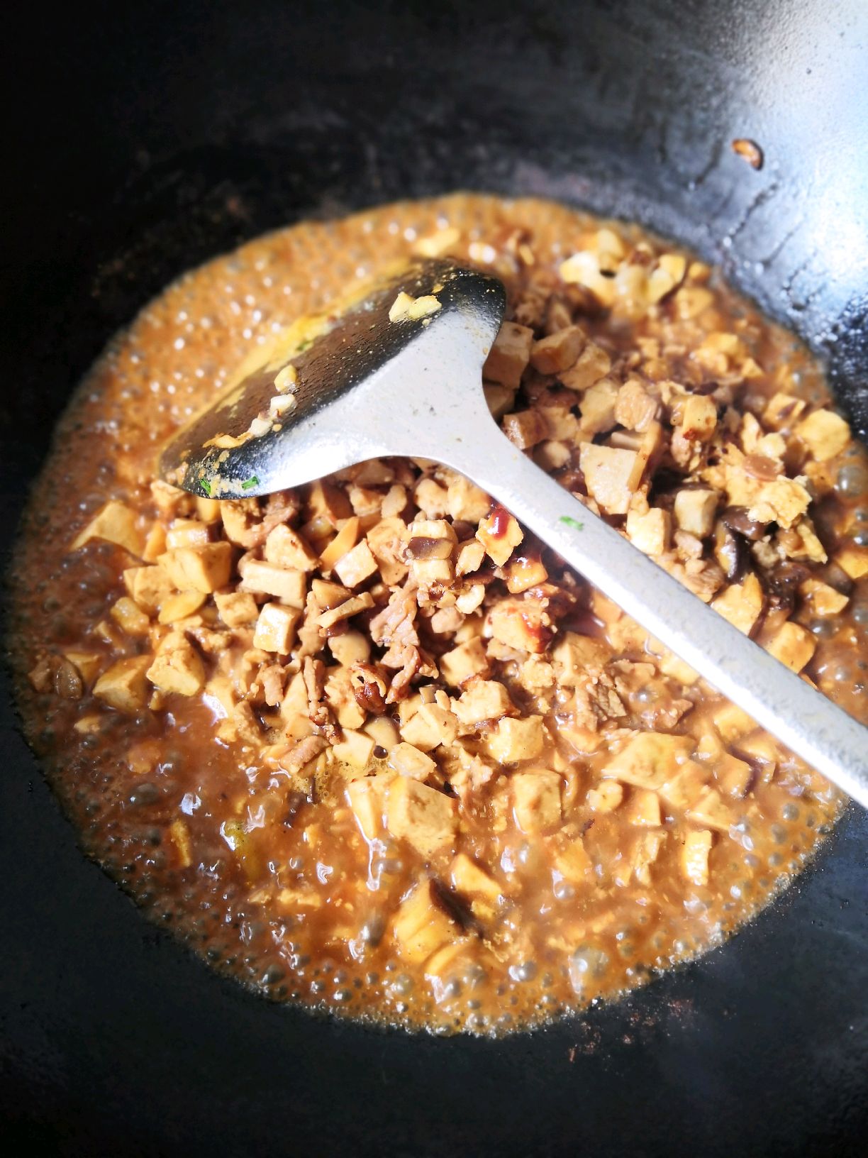 酱香香菇豆腐拌饭