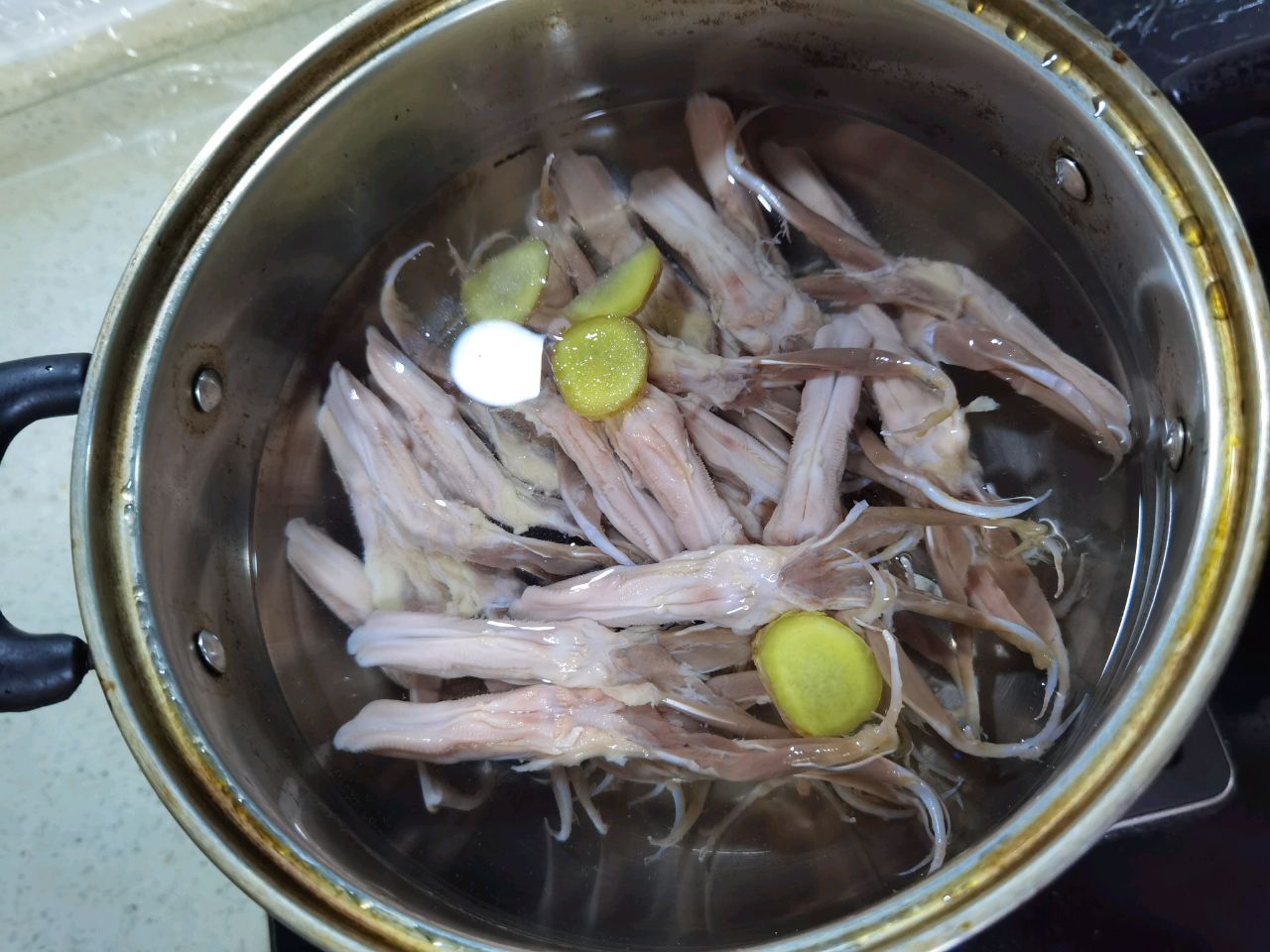 酱鸭舌