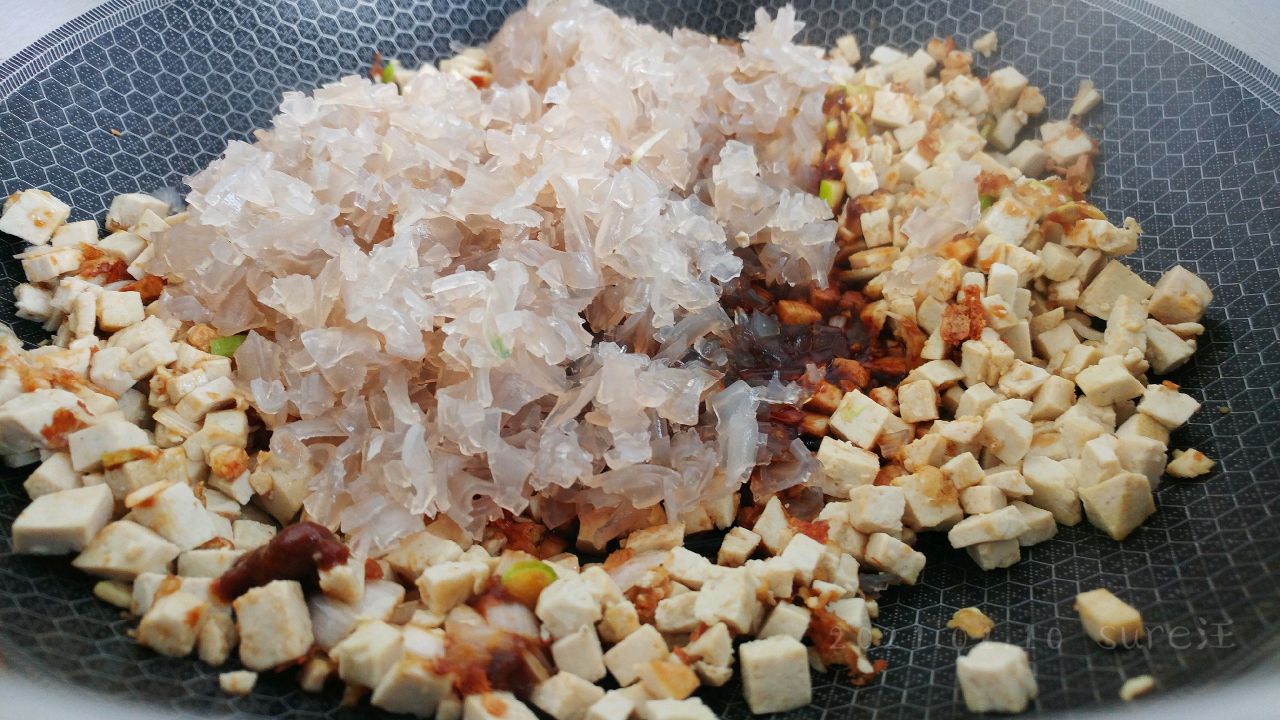 酱油豆腐粉菜包