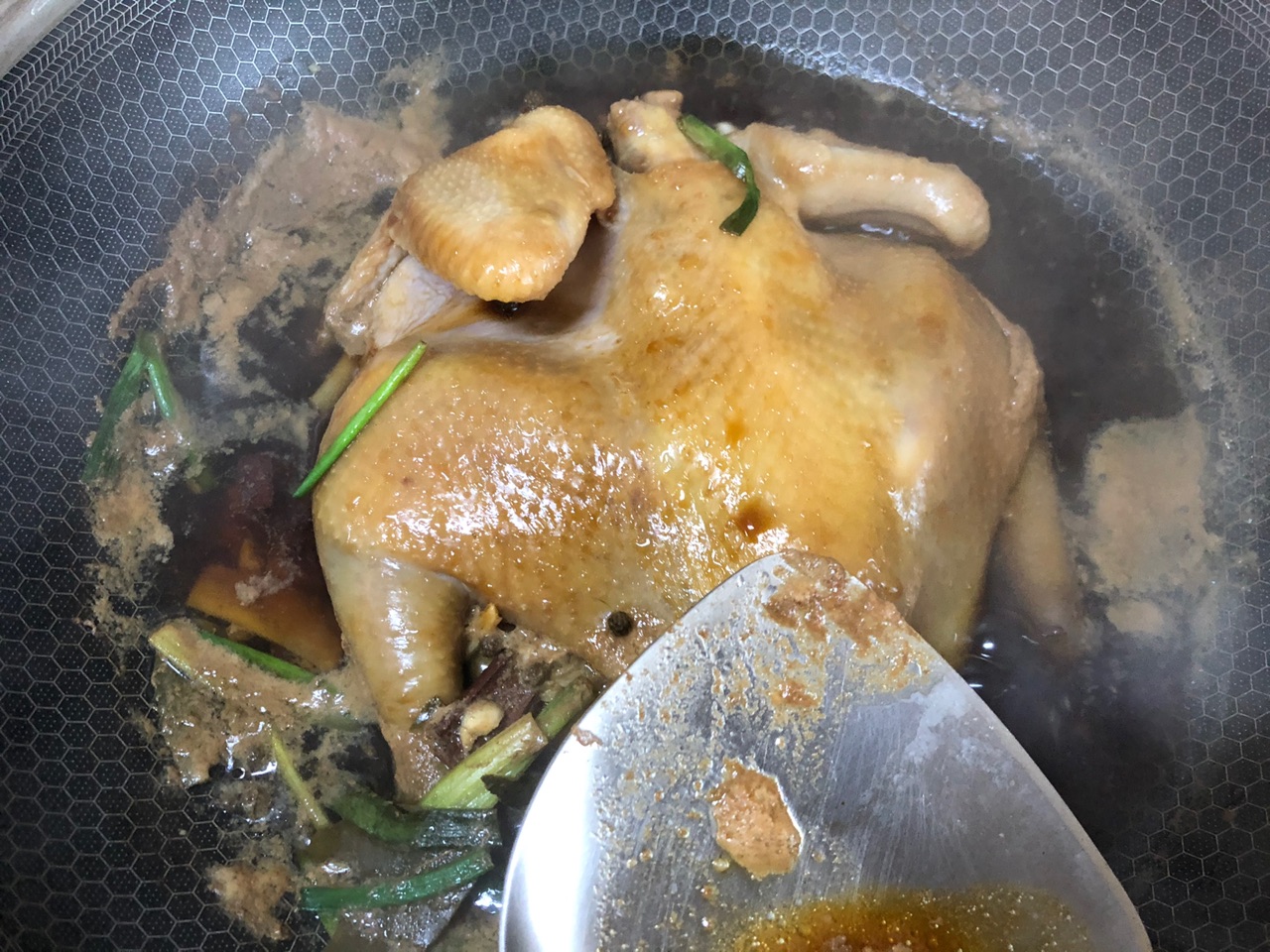 酱油卤鸡