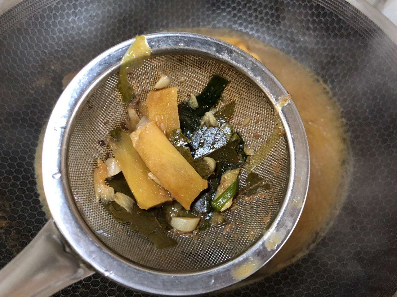 酱油卤鸡
