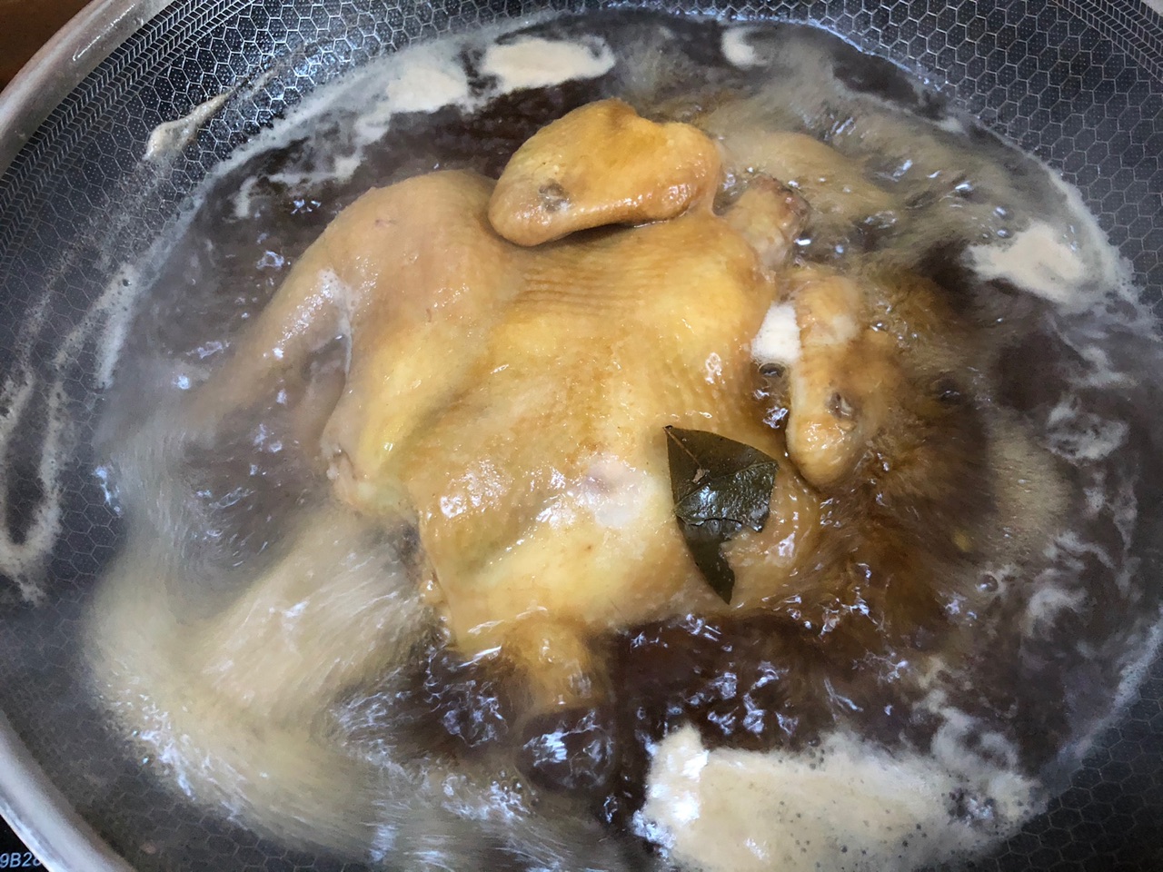 酱油卤鸡