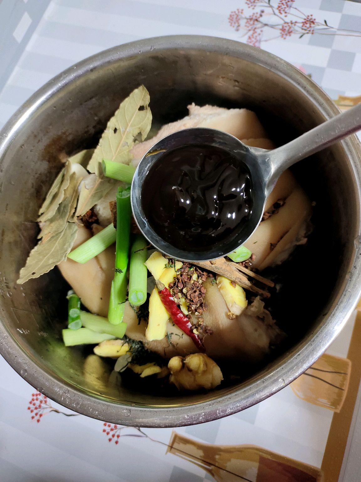 酱肘子