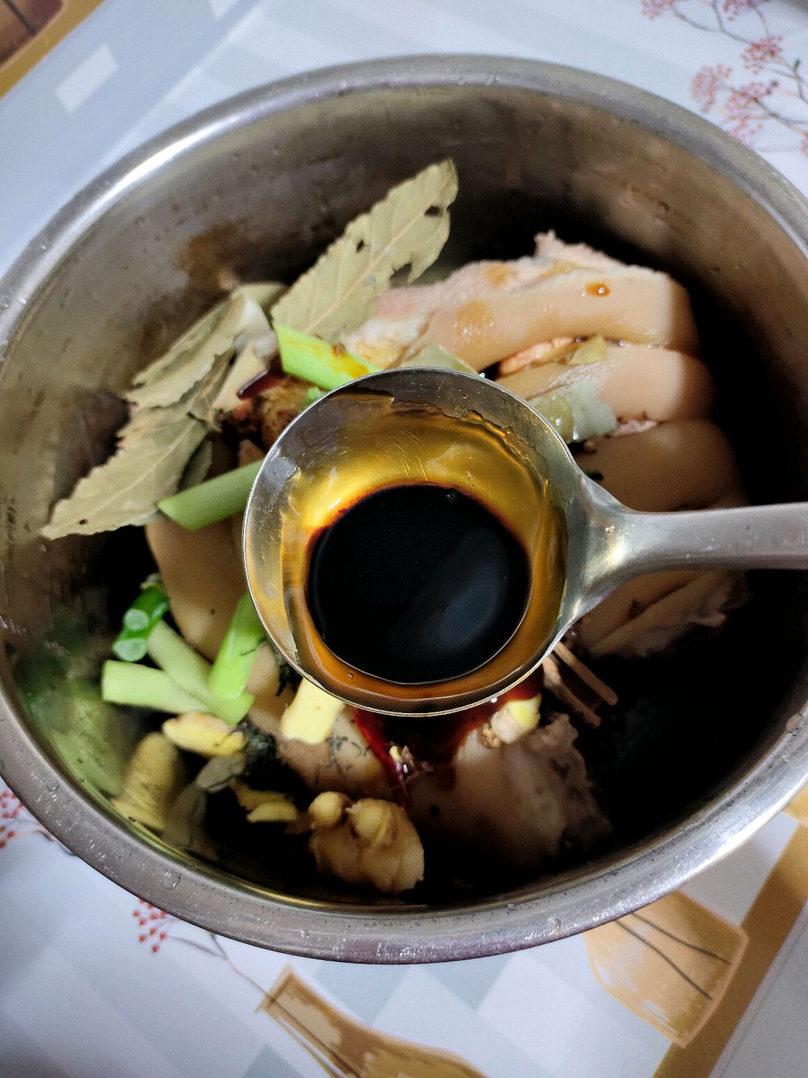 酱肘子