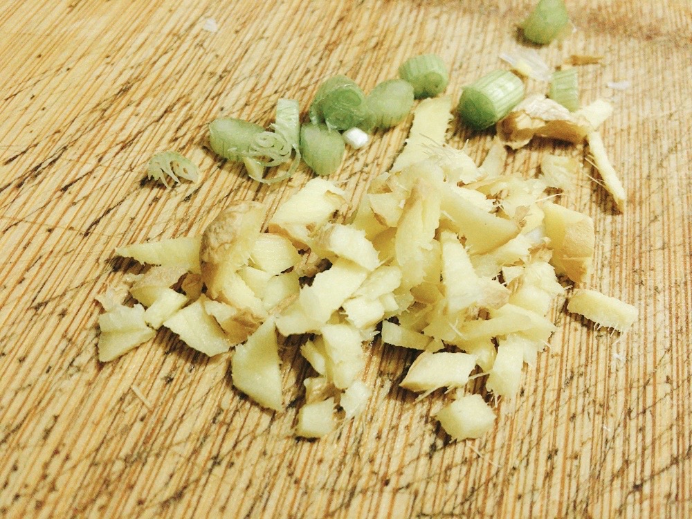 茭白酱焖毛豆仁