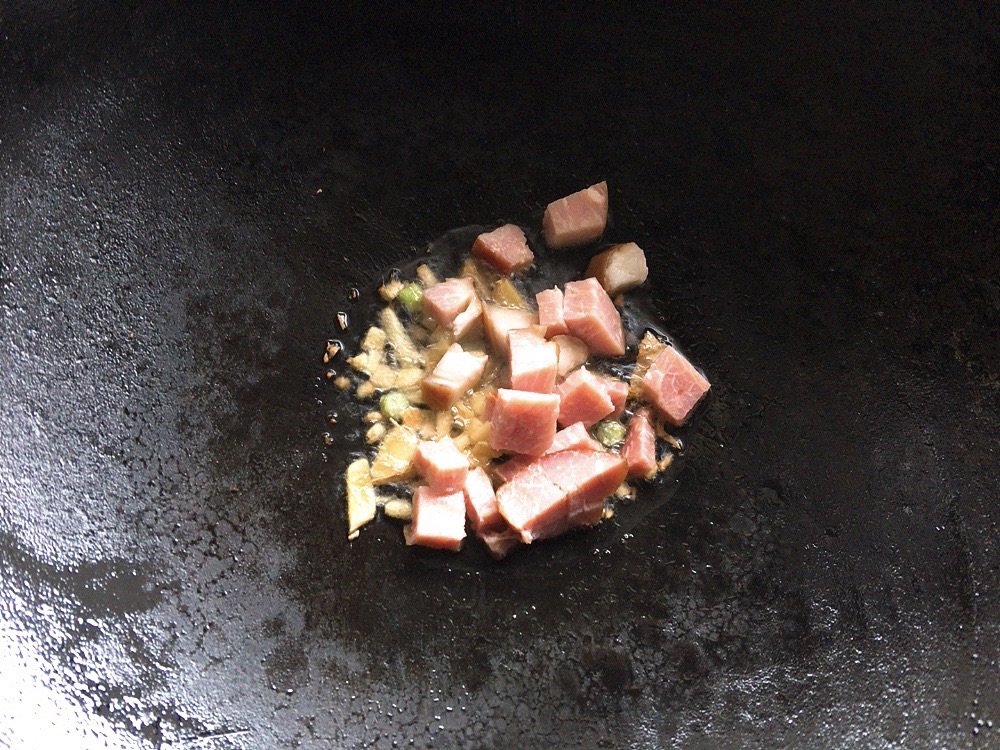 茭白酱焖毛豆仁