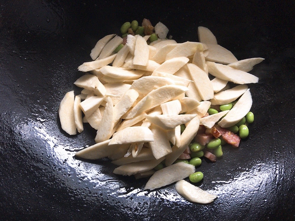茭白酱焖毛豆仁