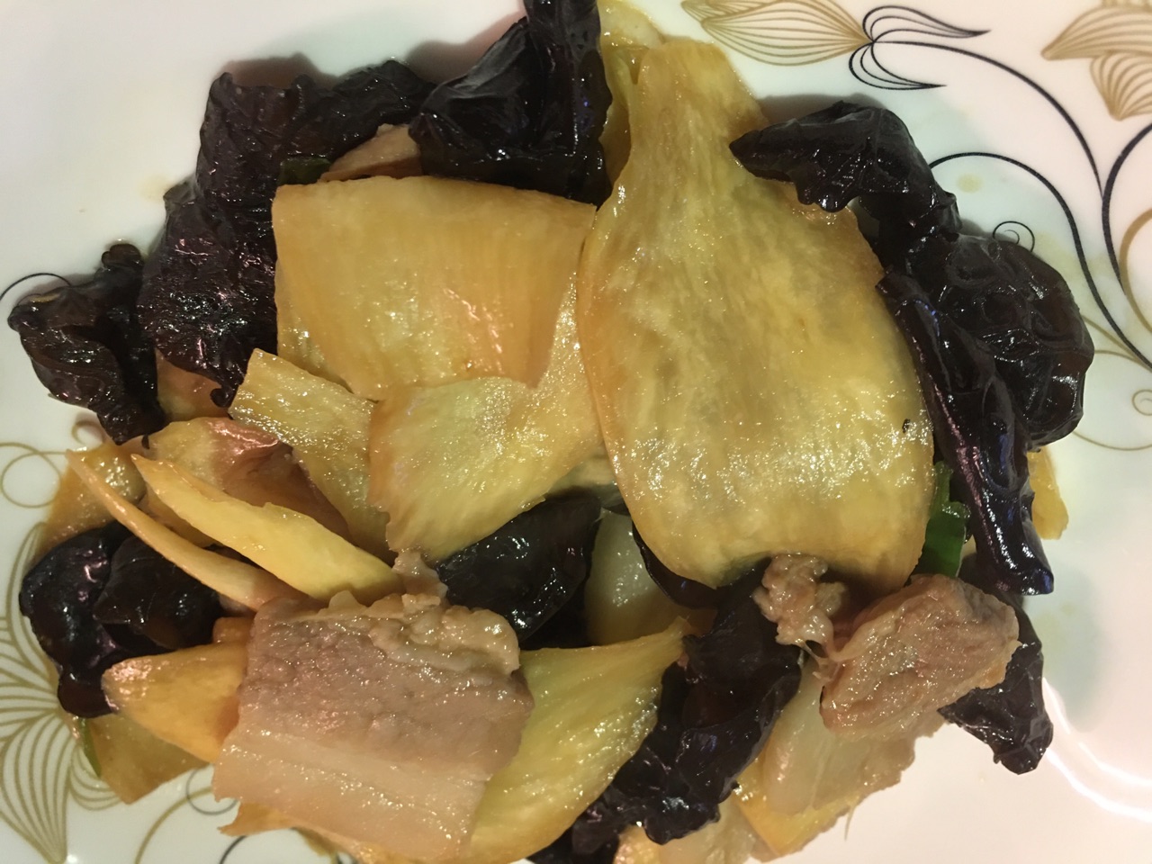 茭白木耳炒肉片