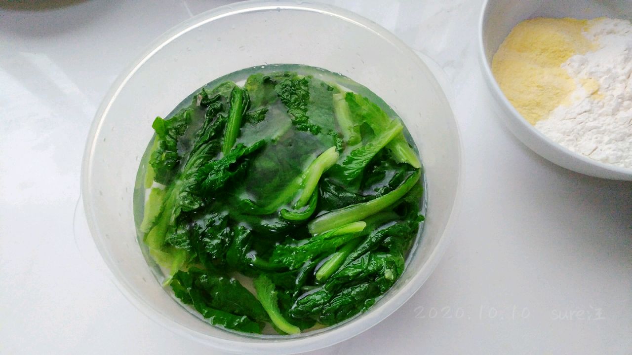 椒盐蛋香虾菜饼