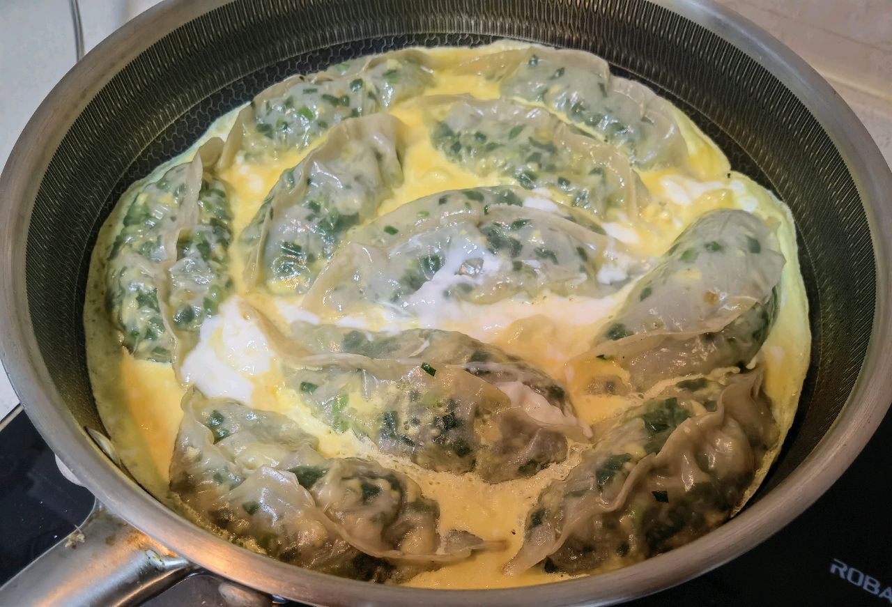 饺子皮制作鸡蛋煎饺和蒸包