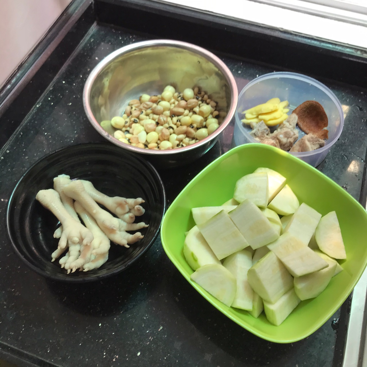 节瓜眉豆花生鸡脚汤