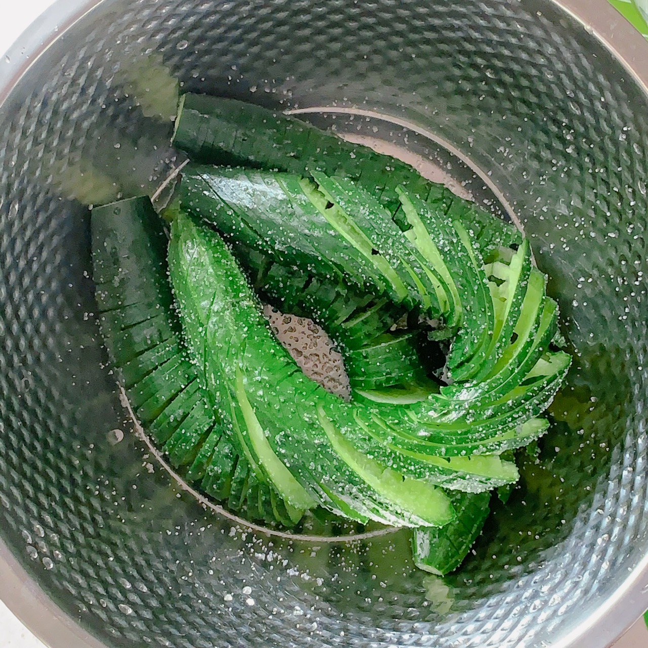 节日必备，爽口解腻的快手菜—蓑衣黄瓜