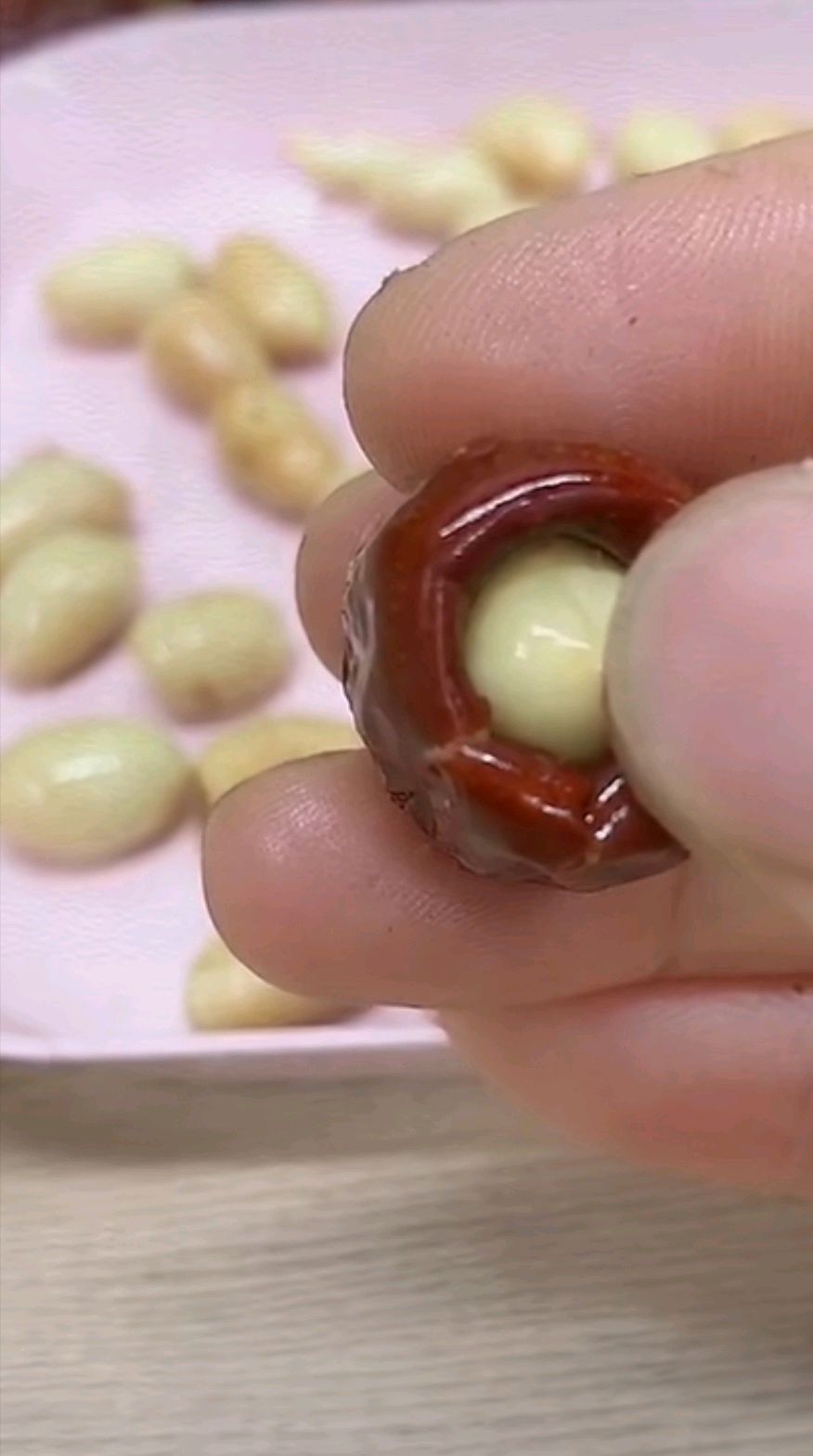 解锁最近超火的零食---网红杏仁奶枣!!