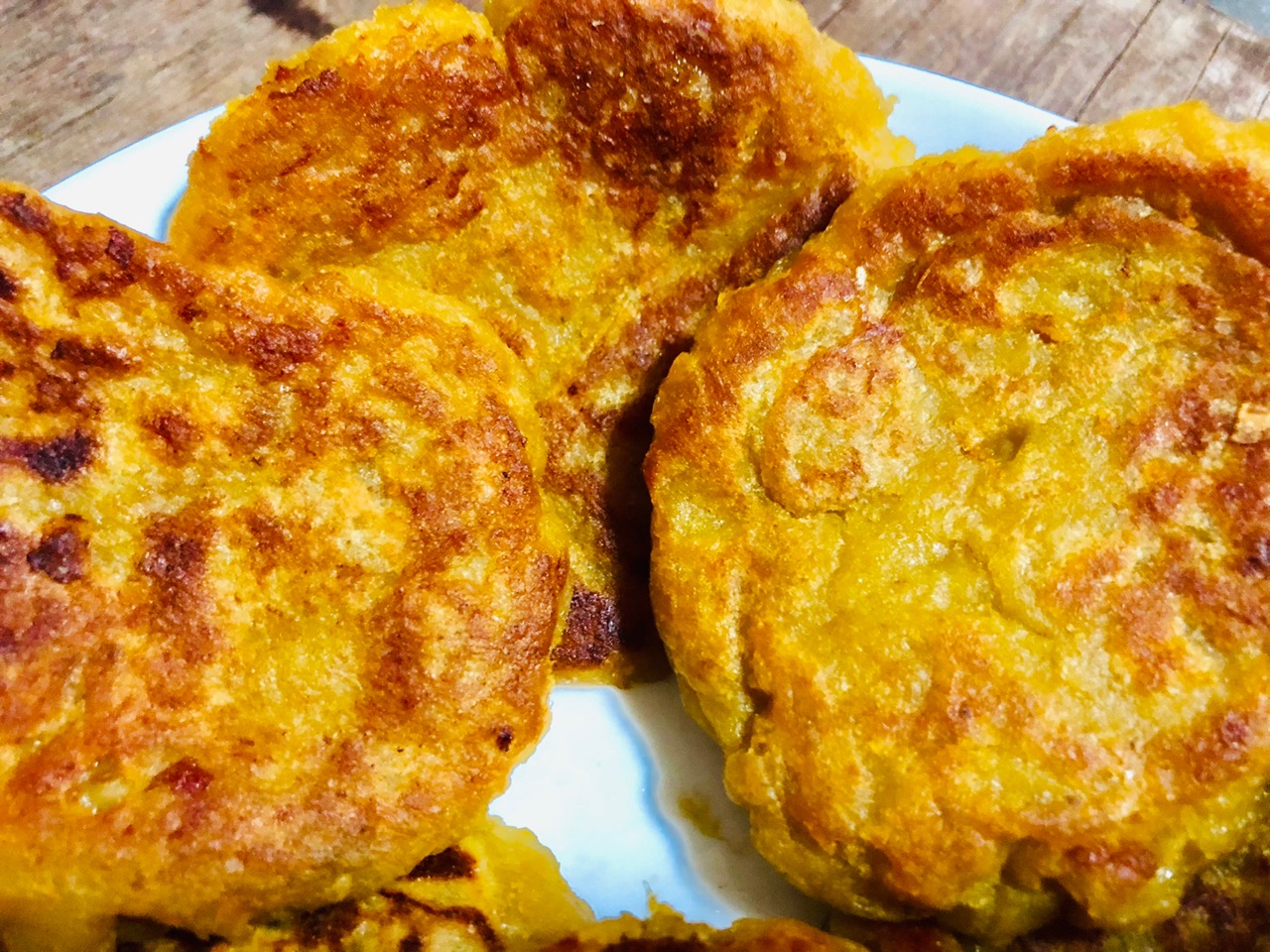 金黄的柿子饼
