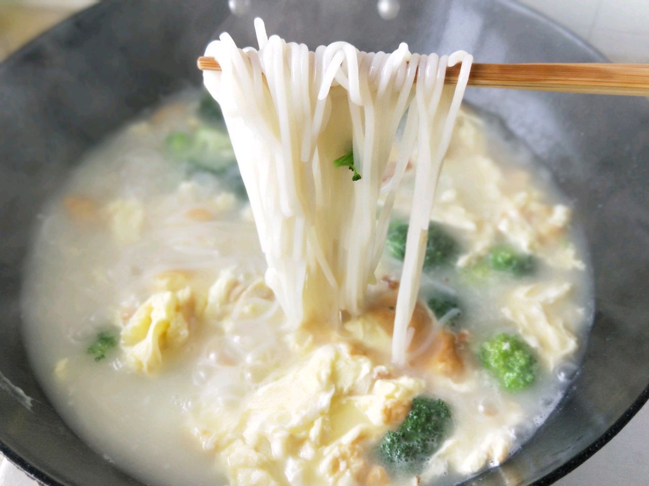 金汤翡翠米线