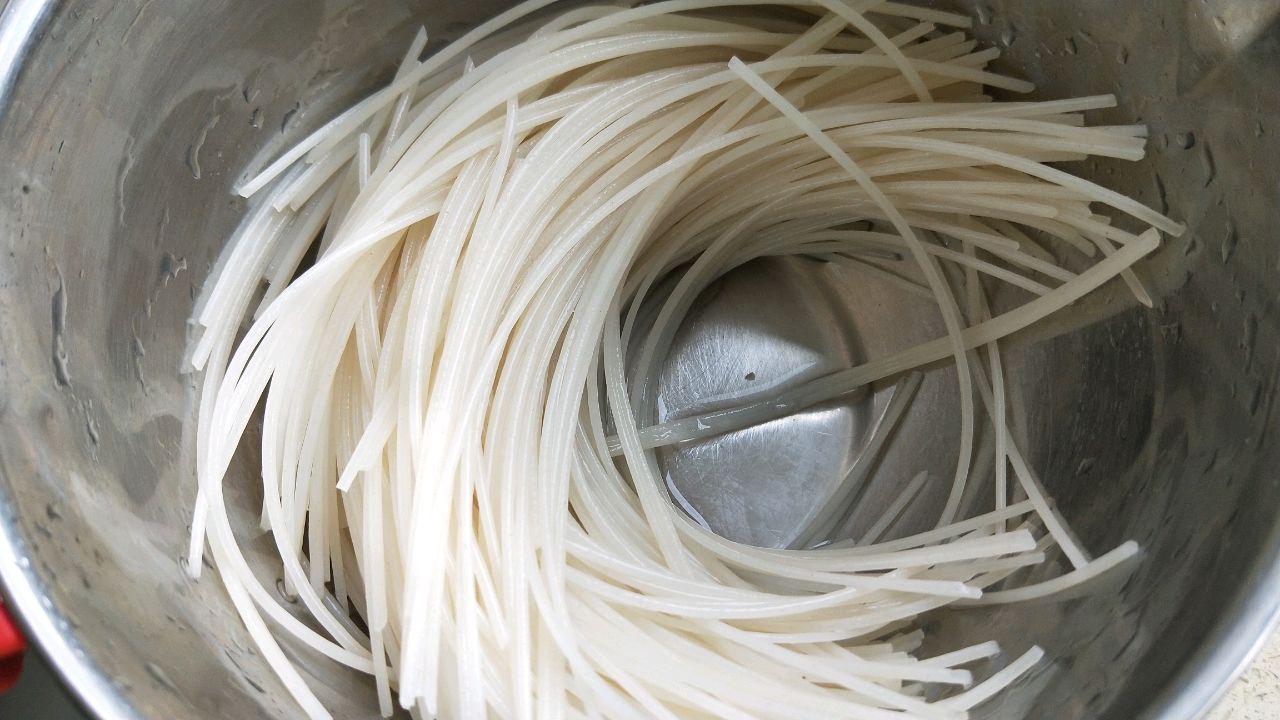 金汤翡翠米线